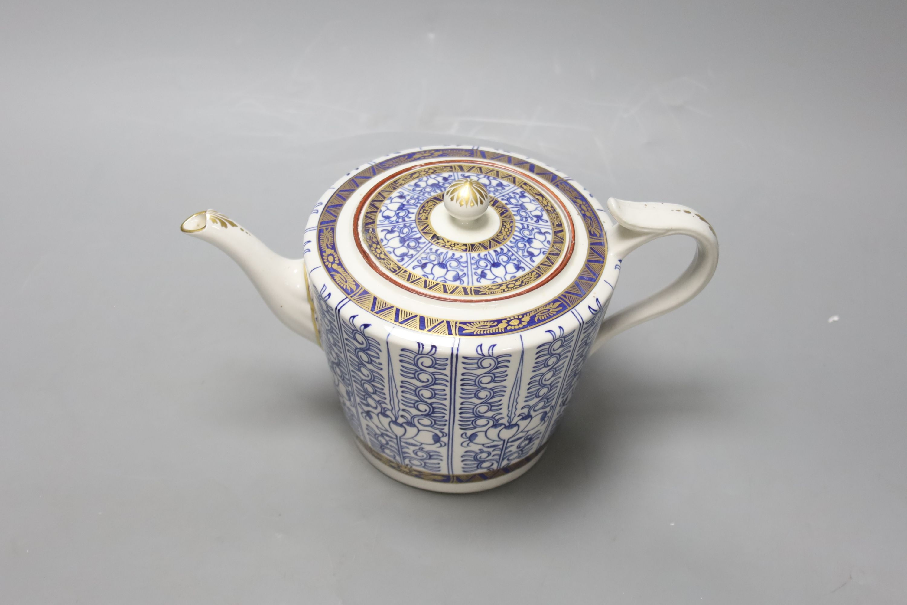 A Royal Worcester late Dr Wall / early Flight teapot and cover, Lily pattern, height 14cm